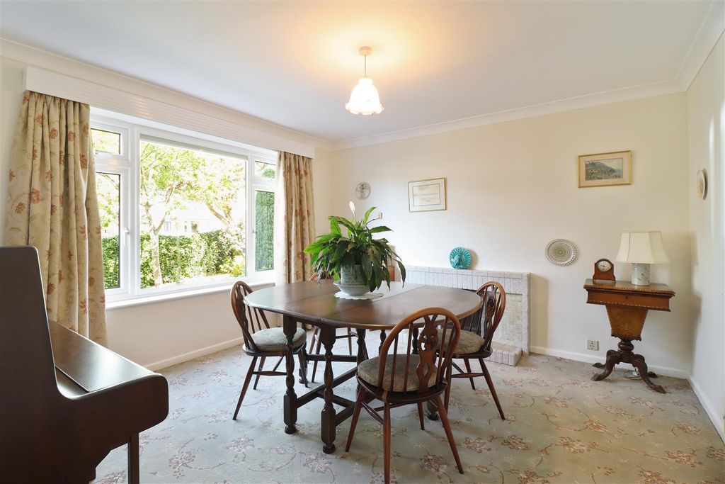 Property photo 3 of 21 Dining Room (1).Jpg