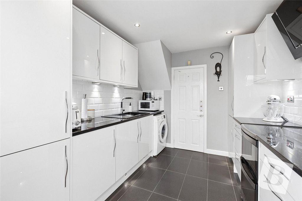 Property photo 2 of 14 Kitchen