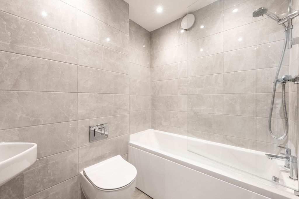 Property photo 3 of 12 Bathroom