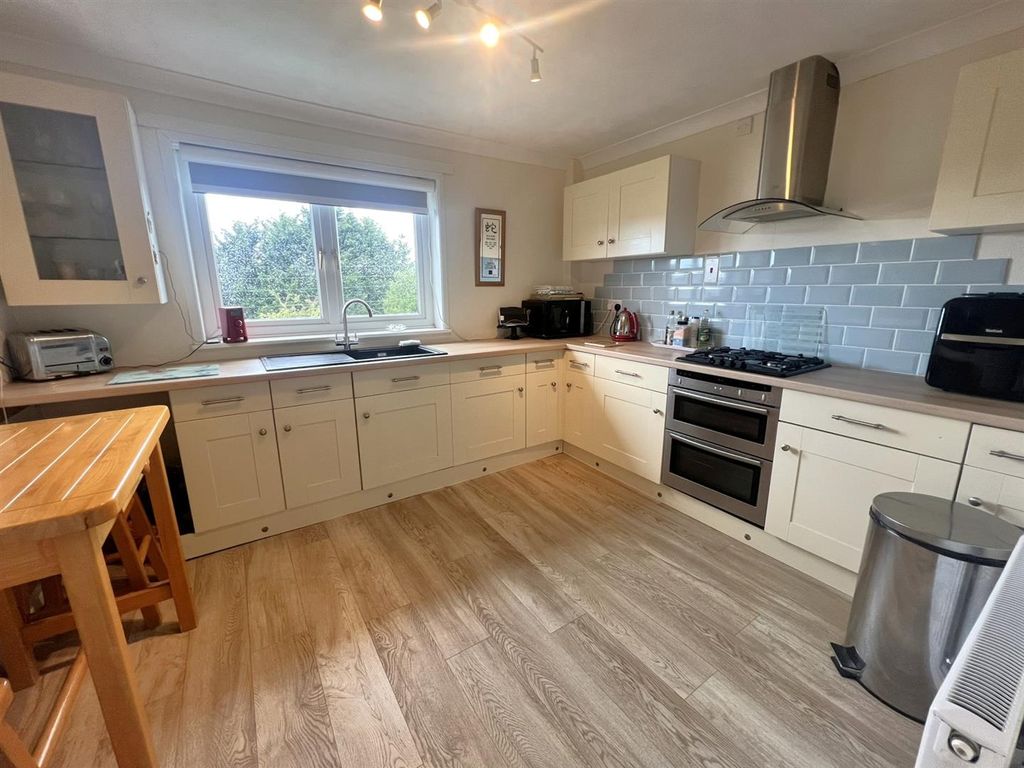 Property photo 2 of 26