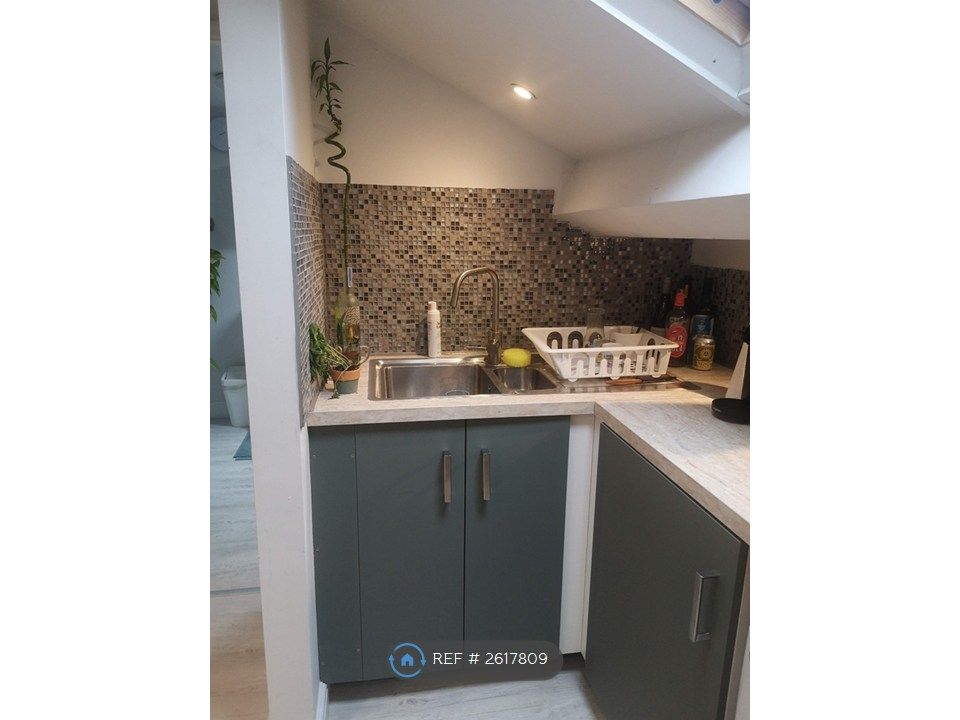 Property photo 3 of 12 Kitchen