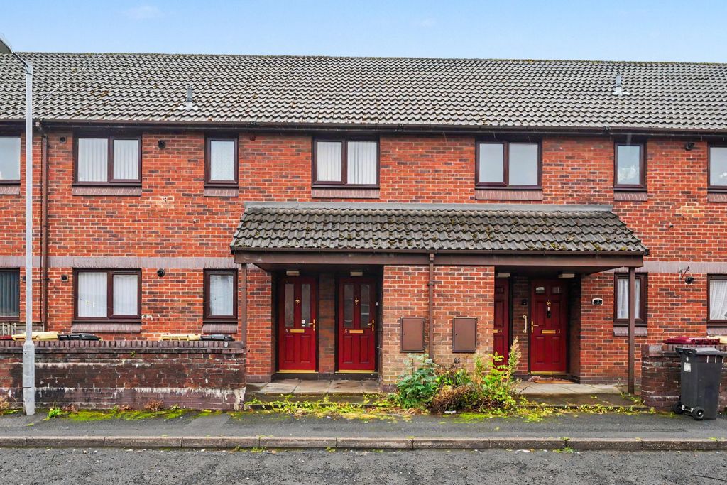 Property photo 1 of 12 5 Newport Mews, Farnworth, Bolton, Greater Manchester, Bl4 9BA