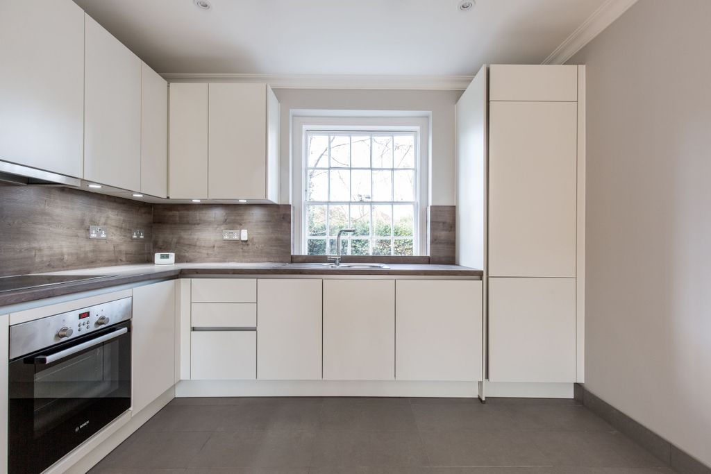 Property photo 1 of 11 Kitchen