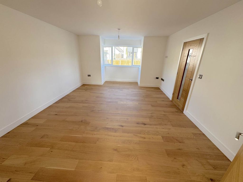 Property photo 3 of 20 Lounge