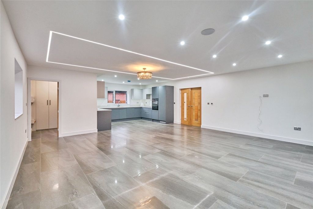 Property photo 3 of 22 Picture No. 18