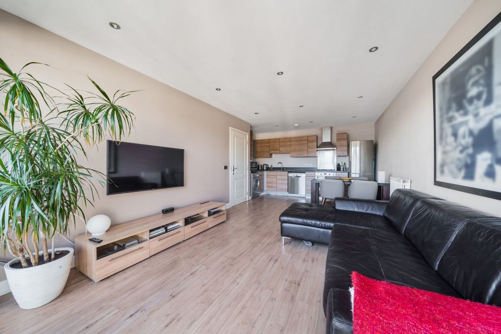 Property photo 1 of 14 970221 (2)