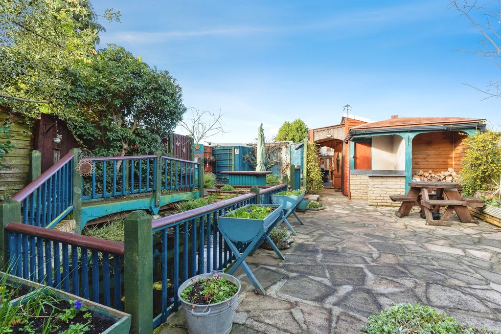 Property photo 1 of 17