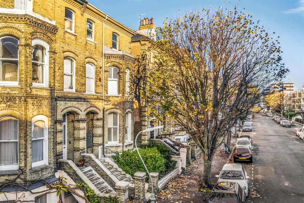 Property photo 2 of 24 Salisbury Road.Jpg