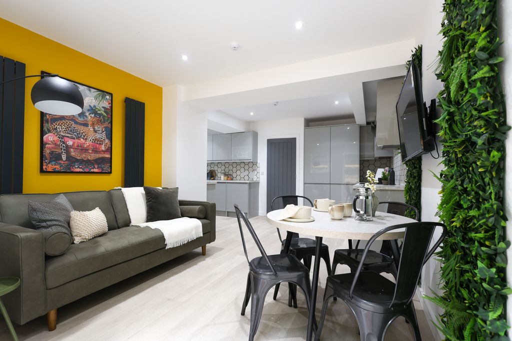 Property photo 3 of 10 H95A0688