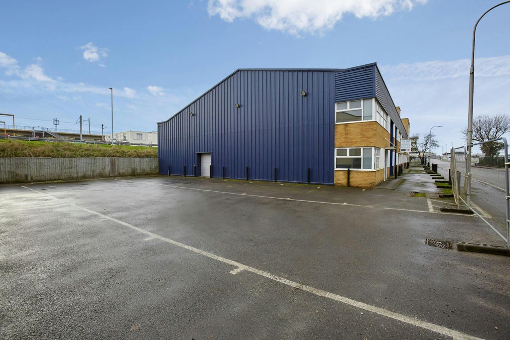 Property photo 2 of 6 Cardiff Road 199213 External 2.Jpg
