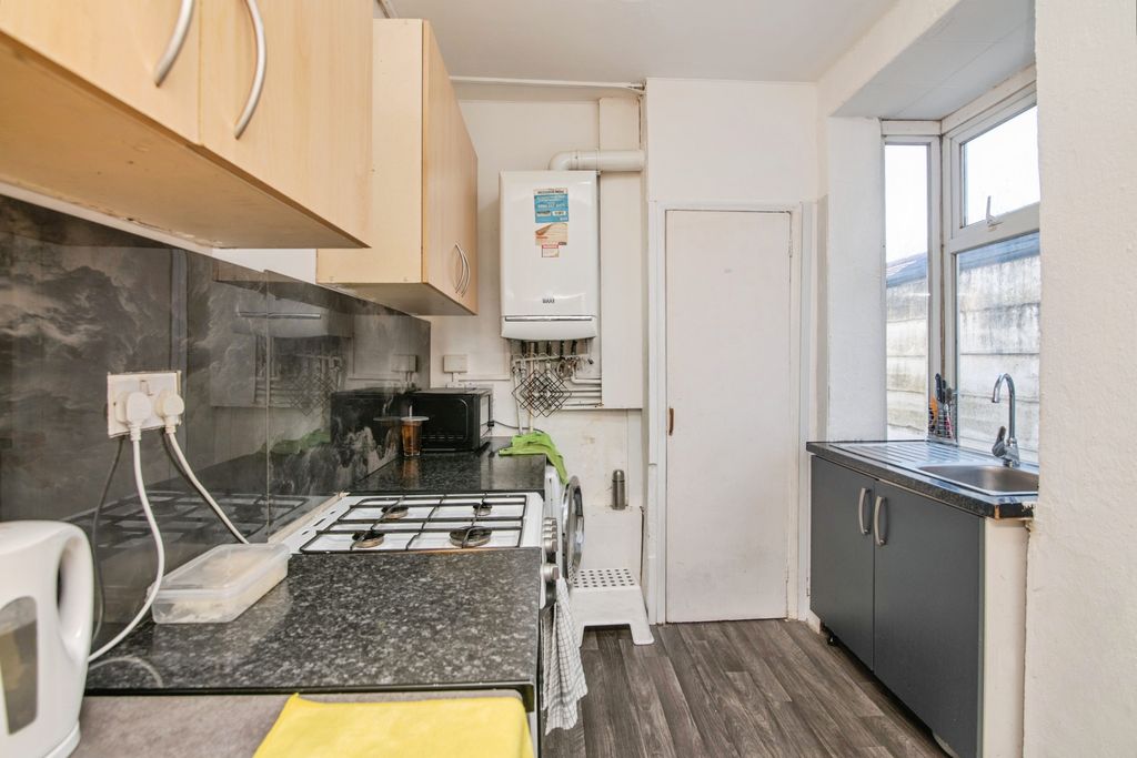 Property photo 3 of 16