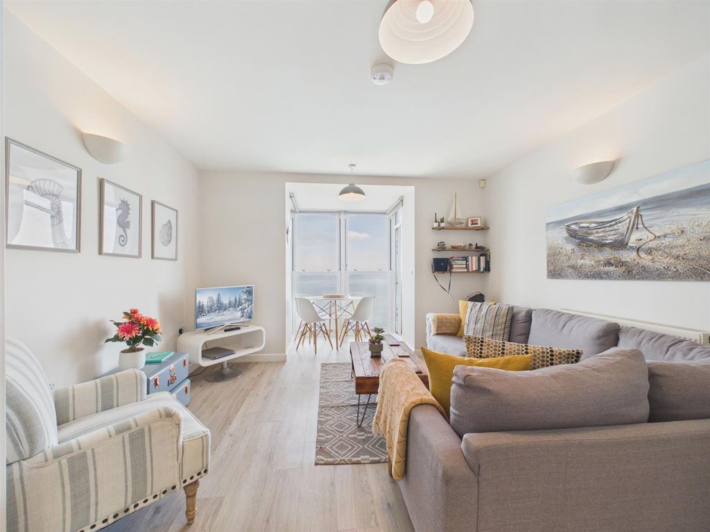2 bed flat for saleCapstone Crescent, Ilfracombe EX34 photo 4