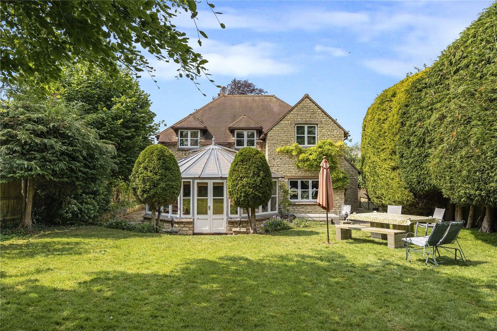 Property photo 1 of 32 Picture No. 14