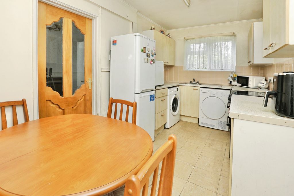 Property photo 3 of 15 Kitchen/Dining Room