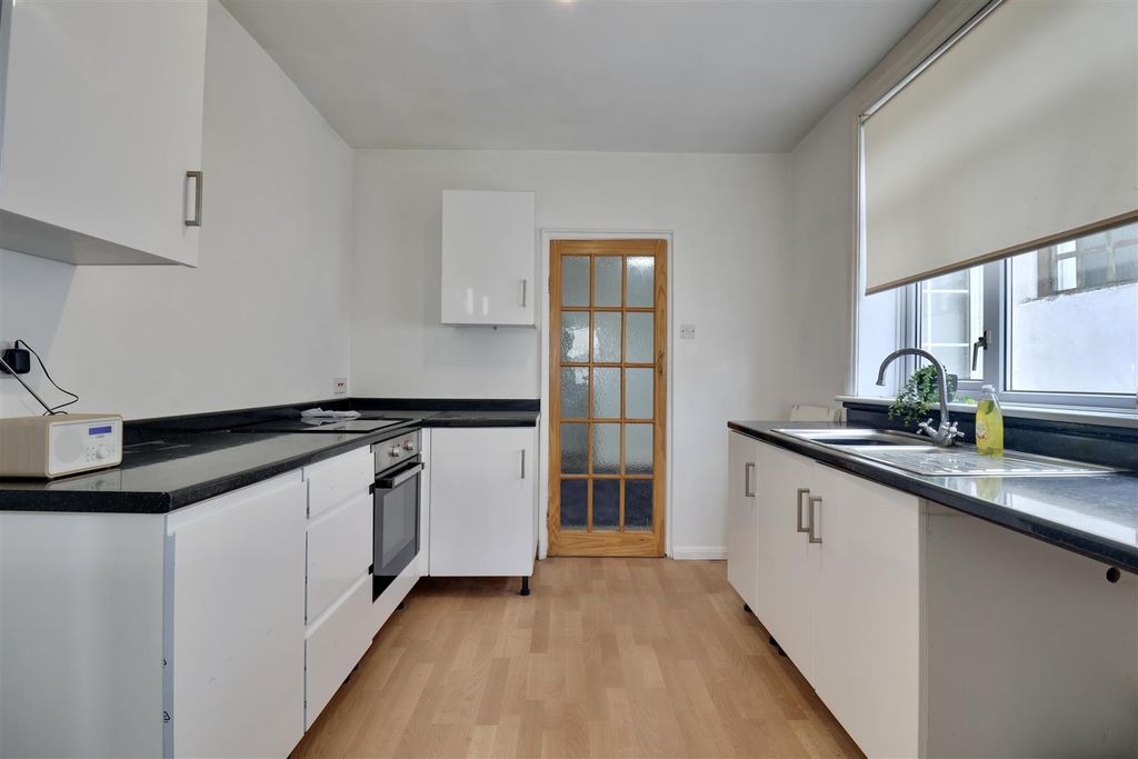 Property photo 2 of 14 Kitchen