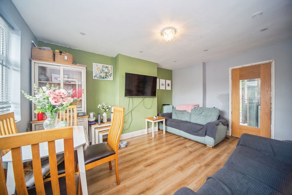 Property photo 3 of 13 Pbox-Img.Jpg
