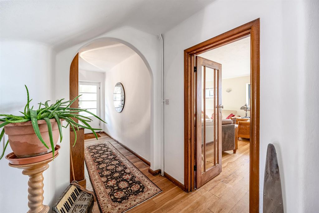 Property photo 3 of 33