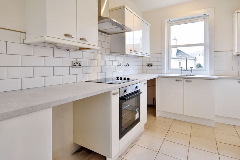 Property photo 3 of 8 Kitchen 1