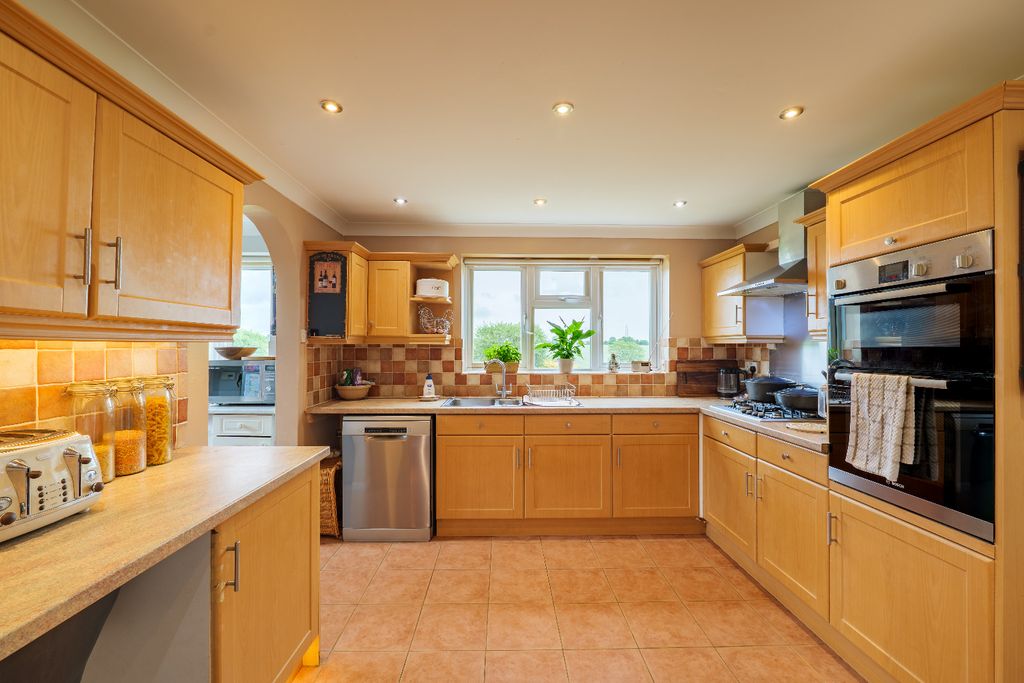 Property photo 2 of 21 5156411