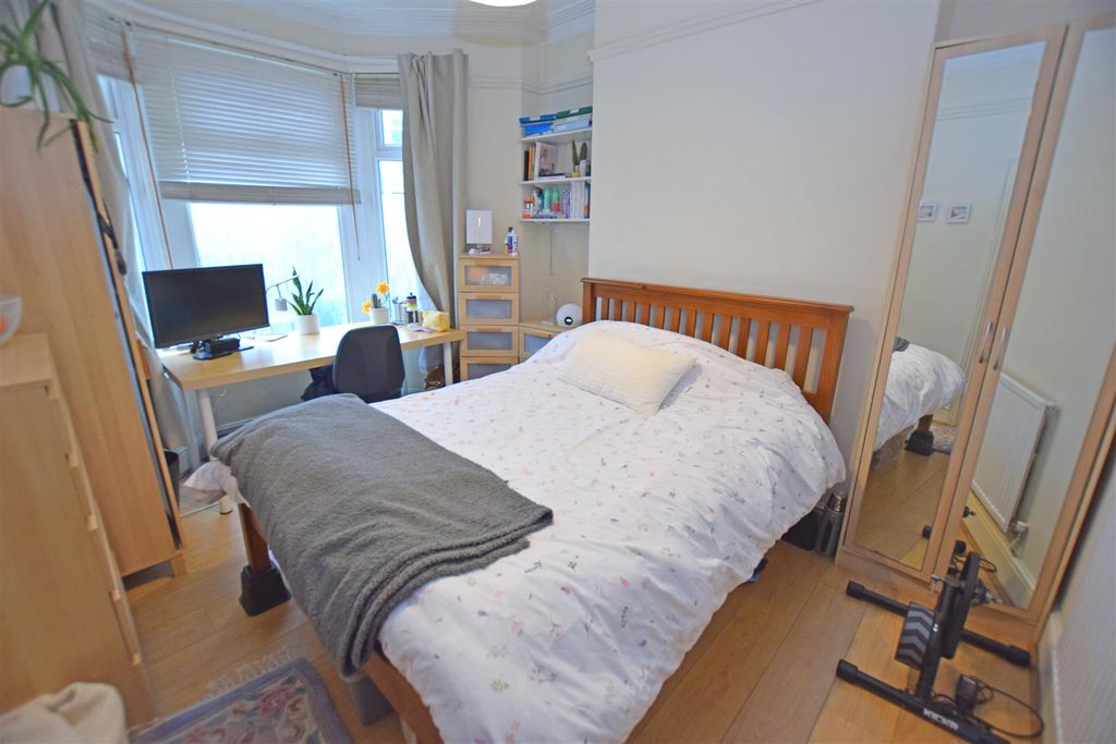 Property photo 3 of 11 Front Room.Jpg