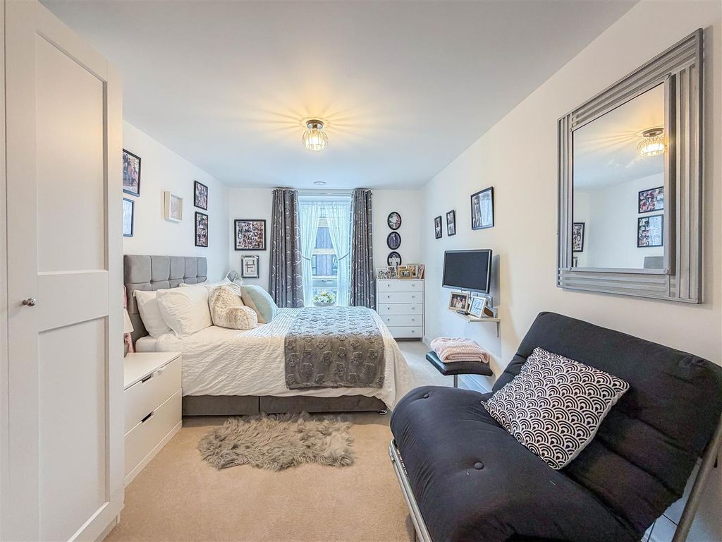 Additional image 12 of 2 bed flat for salePegs Lane, Hertford SG13