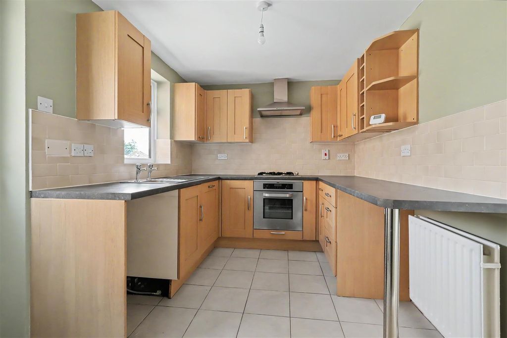 Property photo 3 of 18 21, Swallow Gardens Carlton Nottingham, Ng4 1Nr