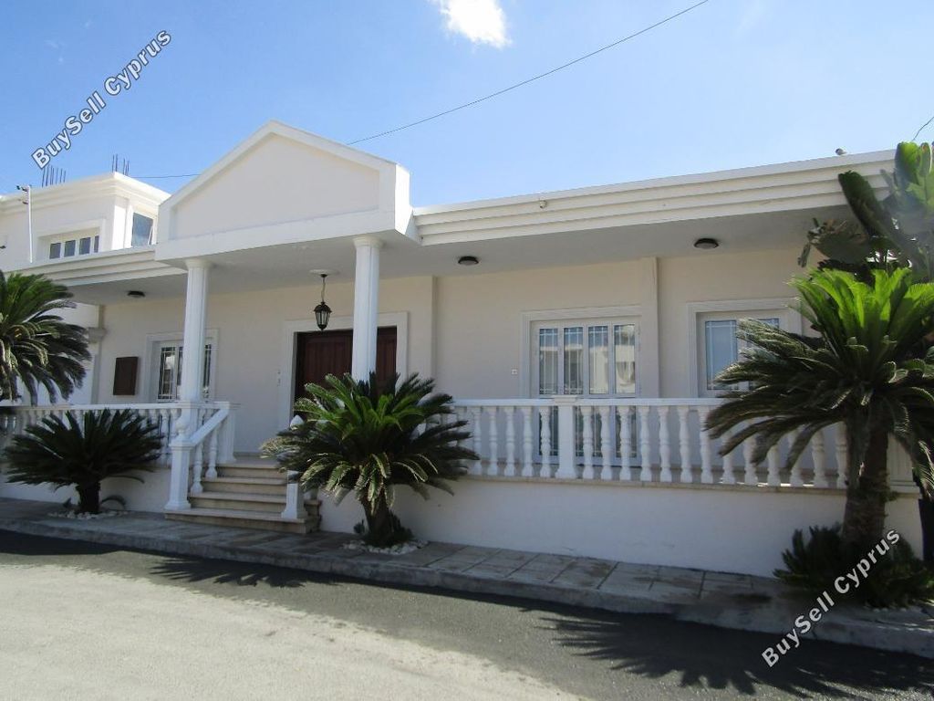 Property photo 2 of 8