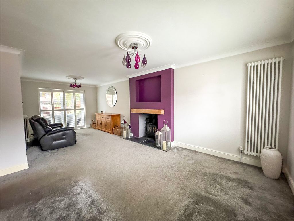 Property photo 3 of 30 Lounge1