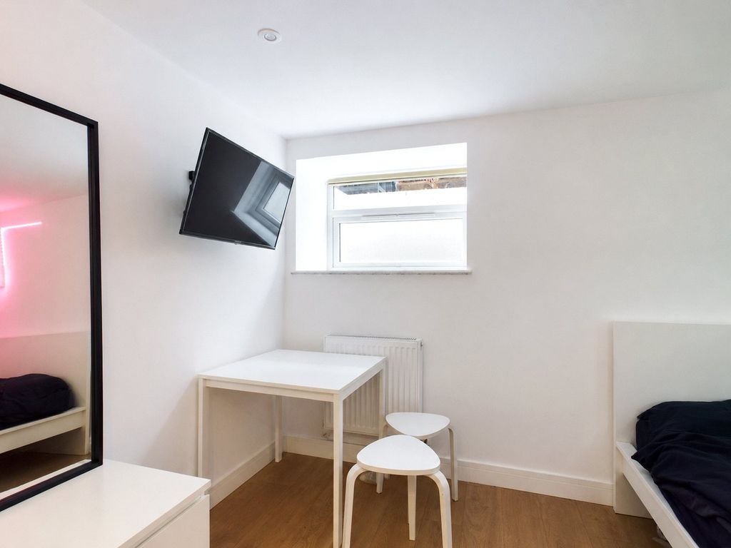 Property photo 3 of 6 Studio