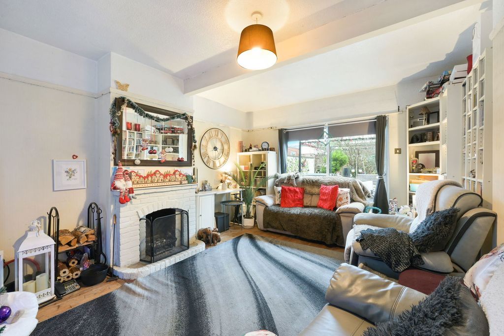 Property photo 3 of 8