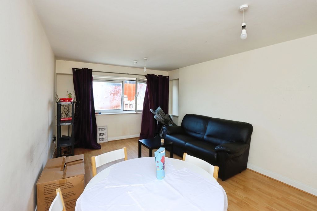 Property photo 2 of 17 Photo