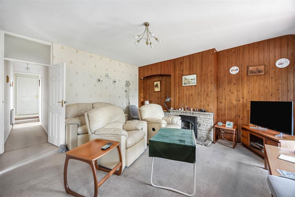 Property photo 3 of 19 Living Room