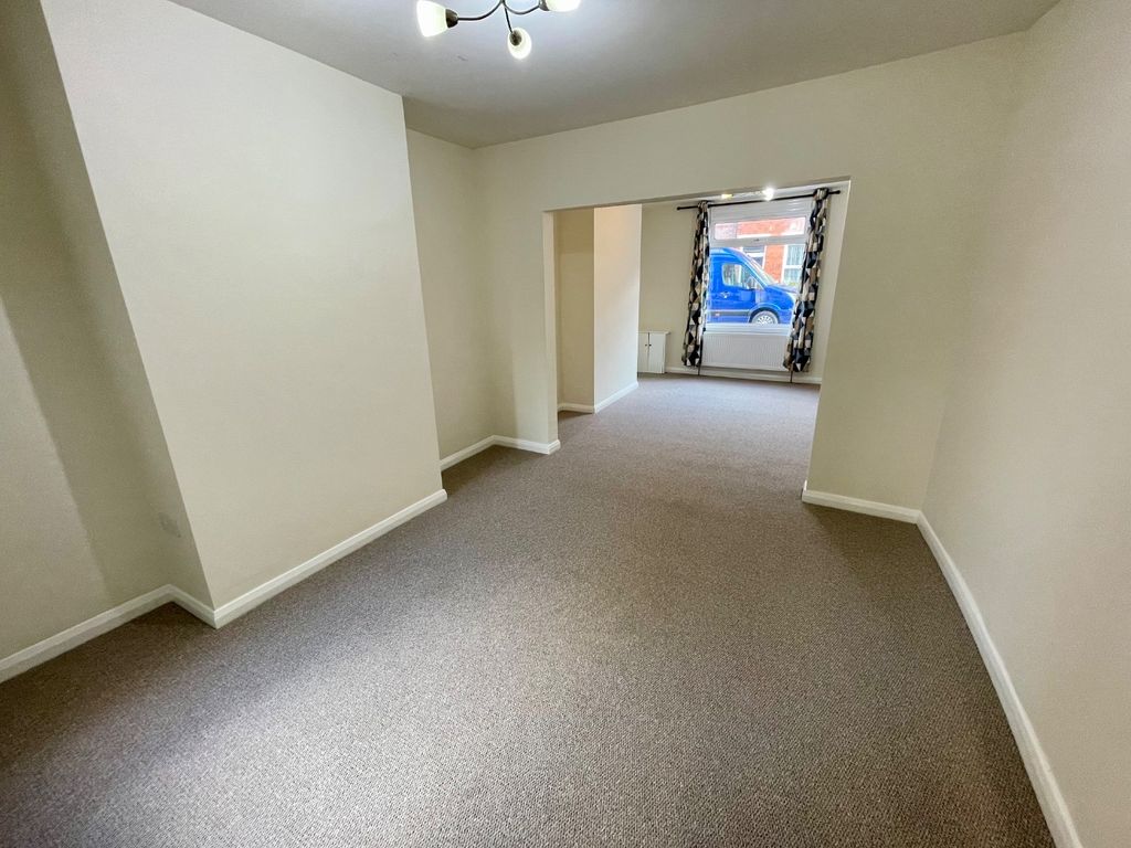 Property photo 2 of 14 4369021