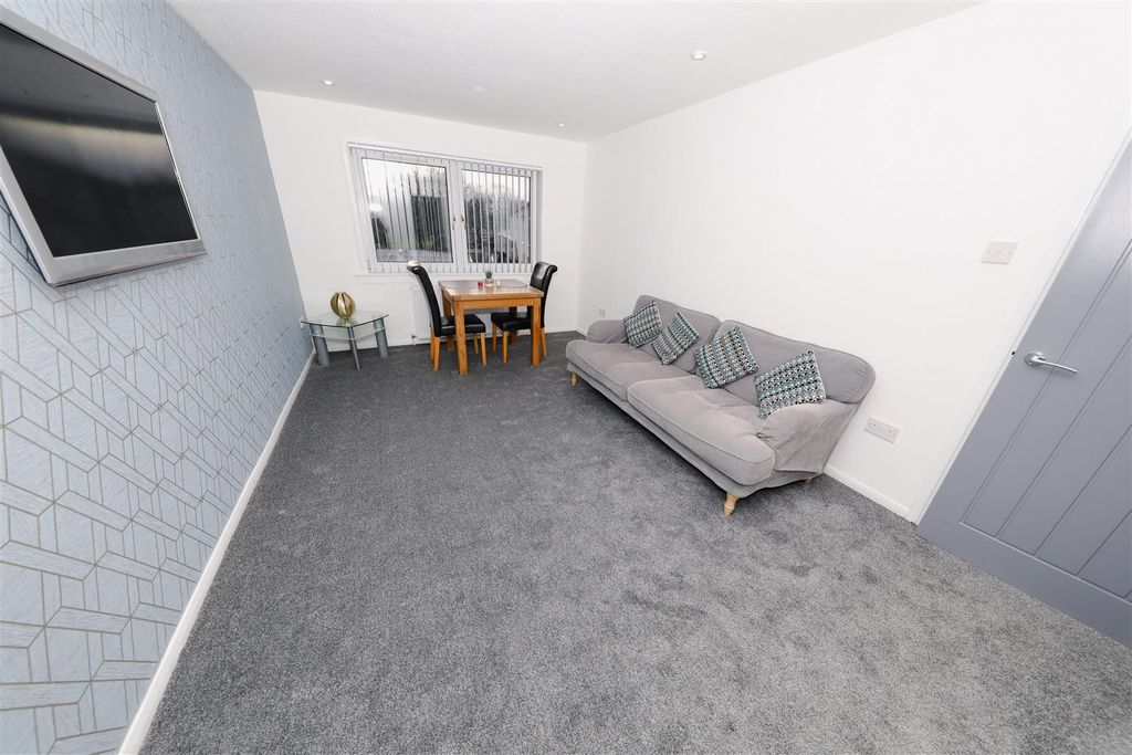 Property photo 2 of 15 B