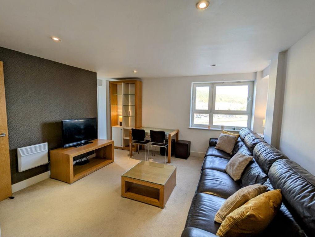 Property photo 2 of 6 Lounge