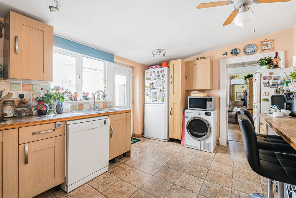 Property photo 2 of 14 Kitchen