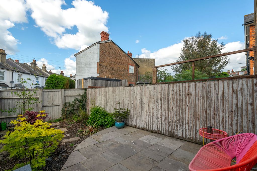 Property photo 2 of 19