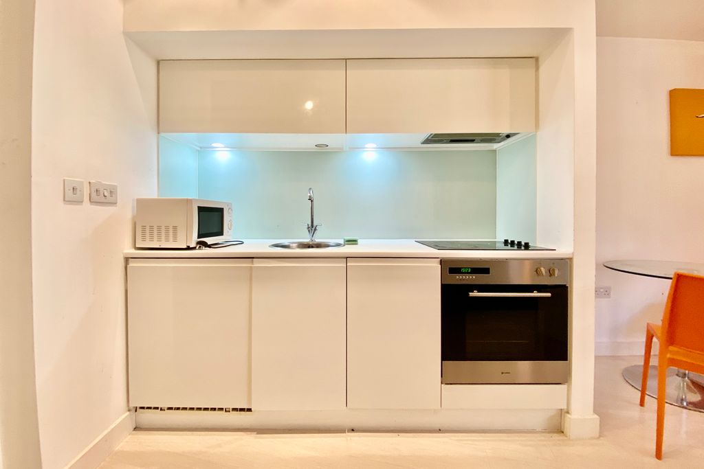 Property photo 3 of 9 Photo 02