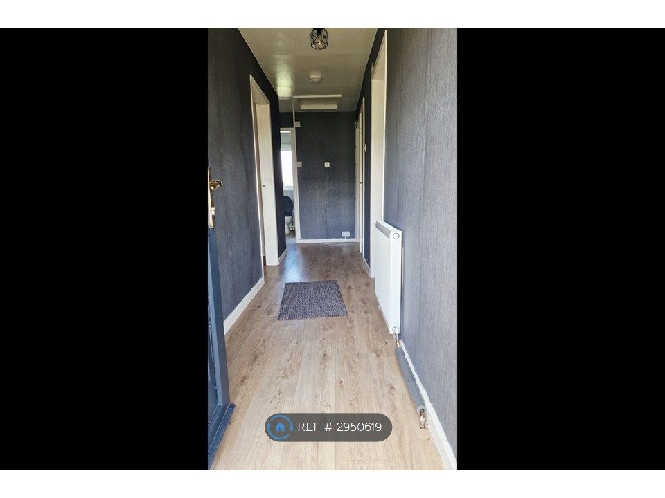 Property photo 1 of 5 Corridor