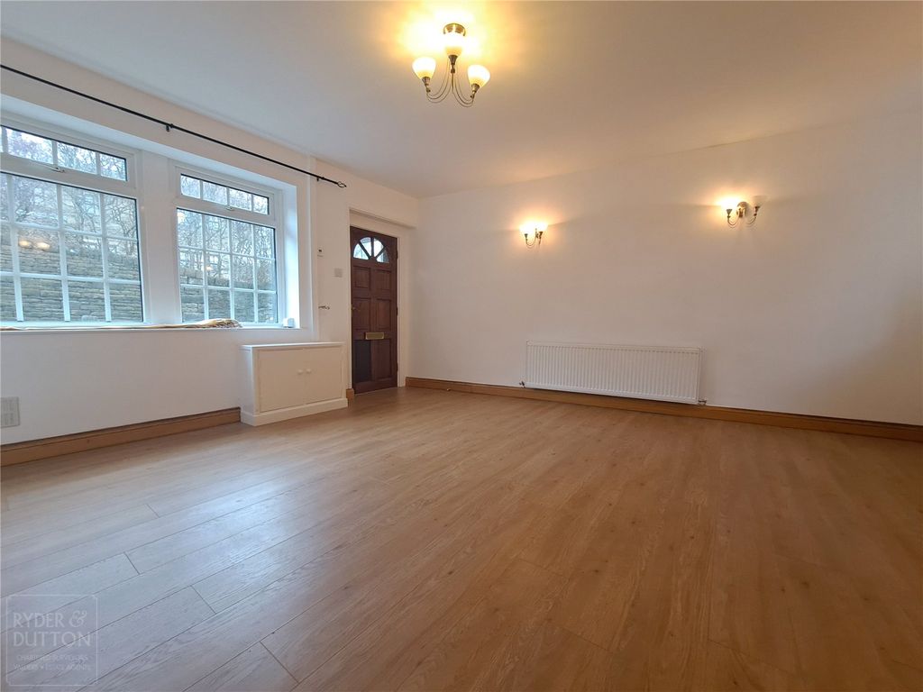 Property photo 3 of 13 Lounge