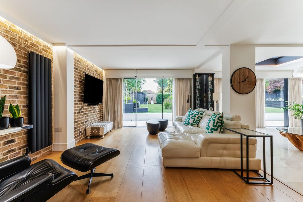 Property photo 3 of 17