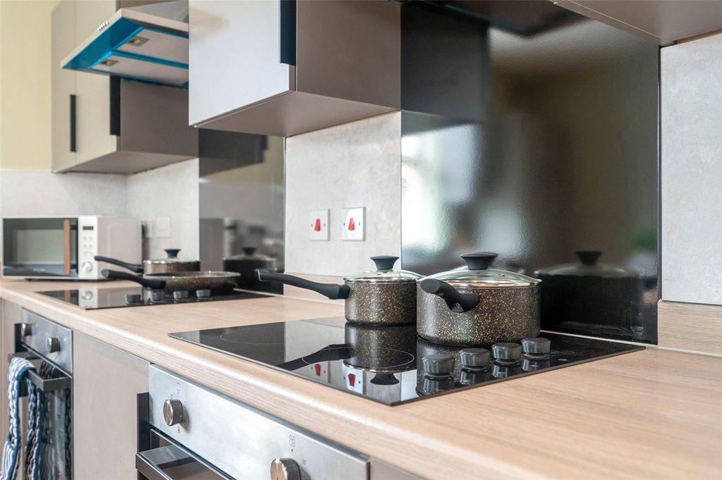 Property photo 2 of 21 Communal Kitchen