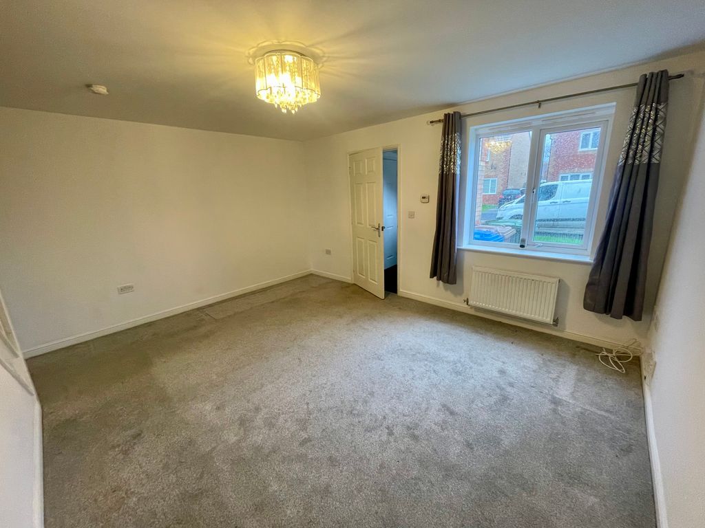 Property photo 2 of 10 Living Room