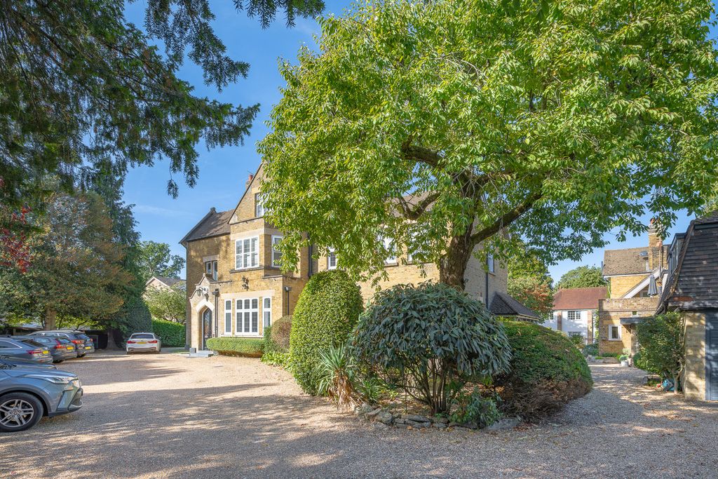 Property photo 1 of 32
