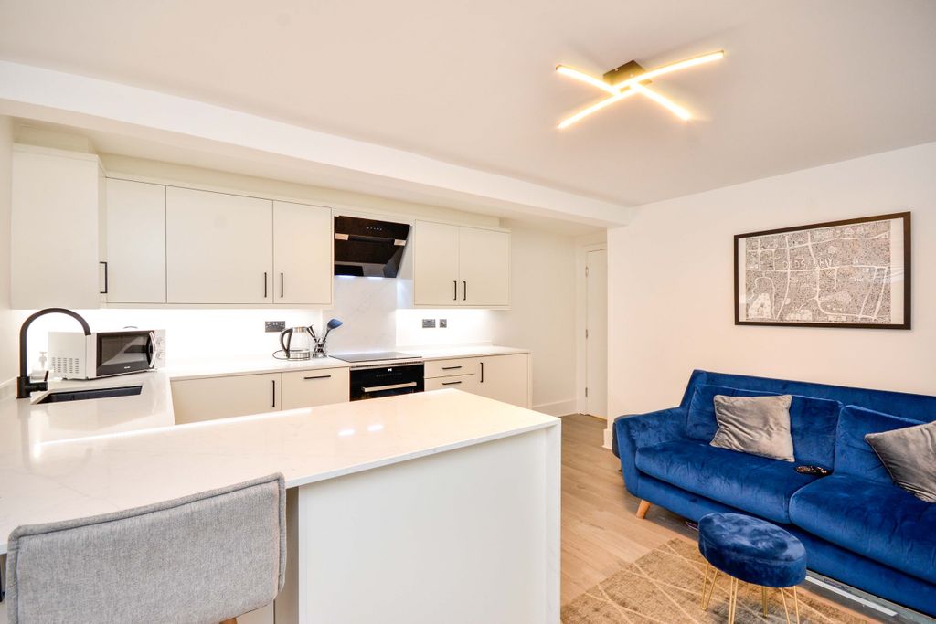 Property photo 3 of 15 Living / Kitchen Are