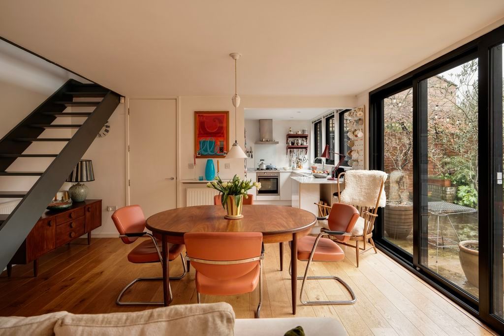 Property photo 3 of 16 Dining Area