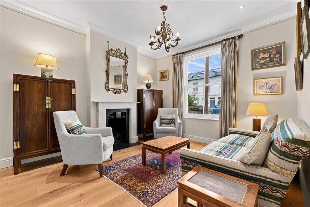 Property photo 2 of 16 For Sale - Dale Street, W4