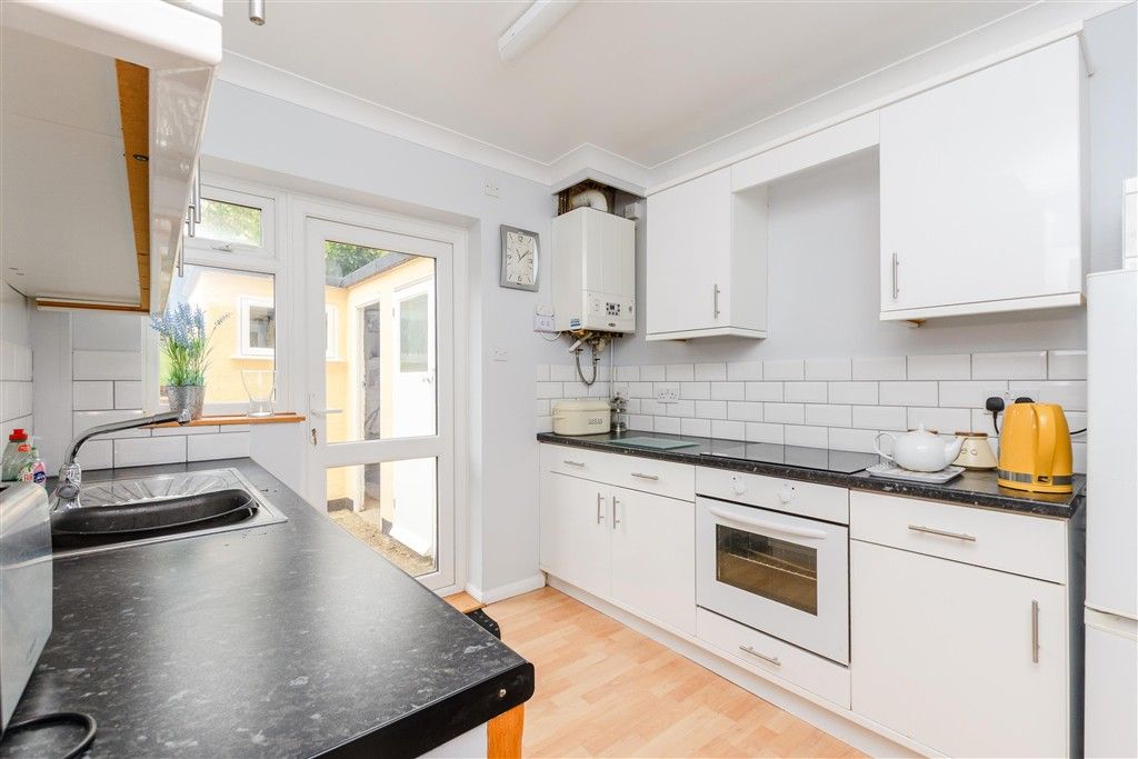 Property photo 2 of 11 Kitchen