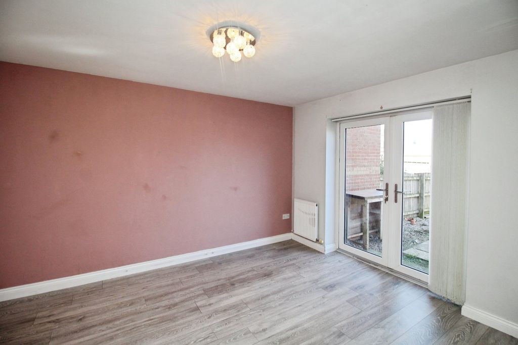 Property photo 3 of 12 Lounge