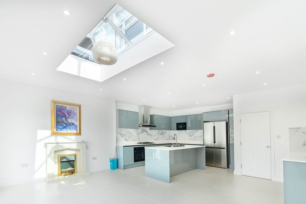 Property photo 3 of 18